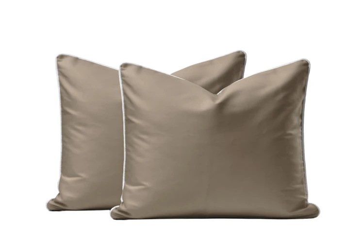 poszewka 50x60 z makosatyny taupe z lamówką